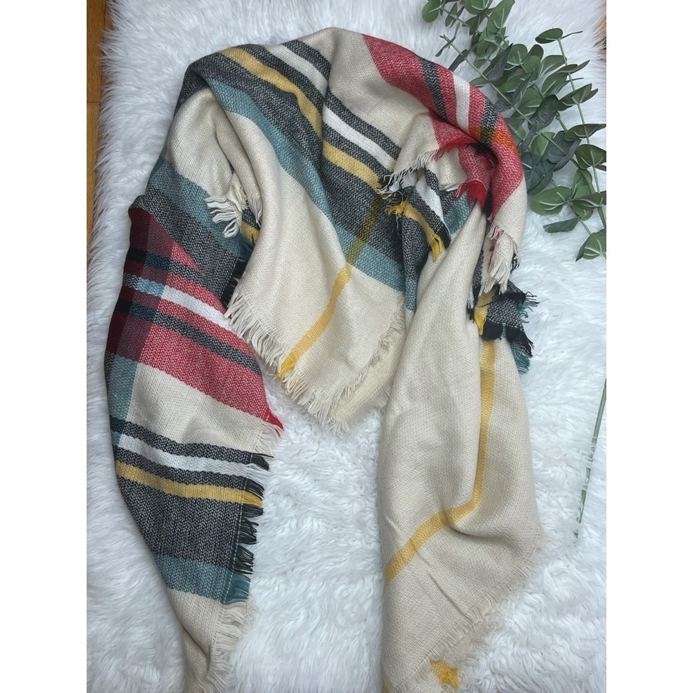 Accessory Depot Plaid blanket scarf with small fringes